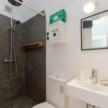 Apartment Hideaway I - Peaceful Urban Escape *