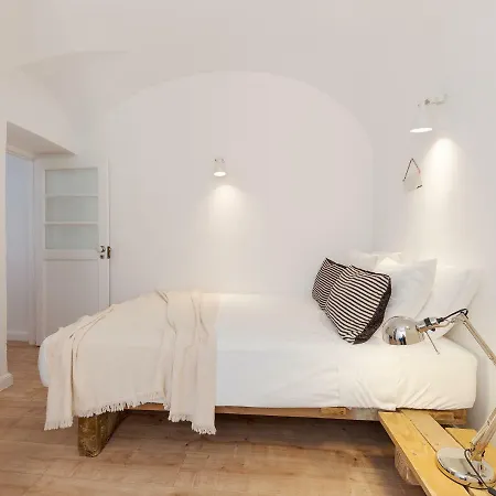 Hideaway I - Peaceful Urban Escape Apartment